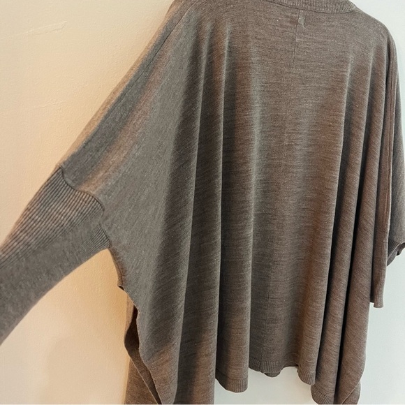 A New Day Tan Oversized V-Neck Sweater Poncho One Size - Picture 7 of 7